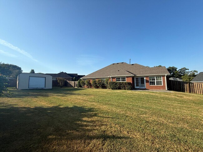 Building Photo - 3 BR/2BA Home w/ Formal Dining Room, 2-Car...