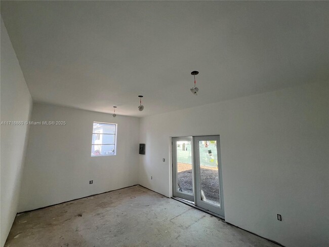 Building Photo - 431 NE 75th St