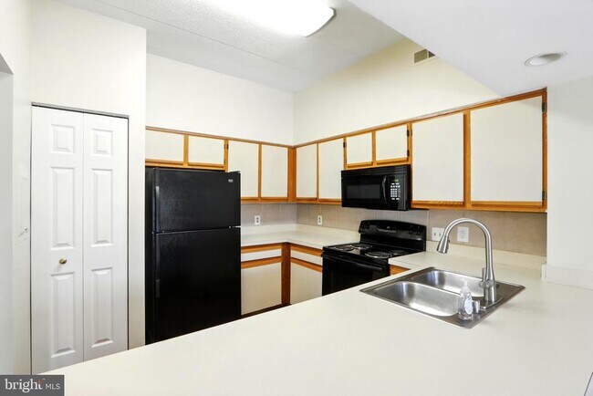 Building Photo - 7317 Eden Brook Dr