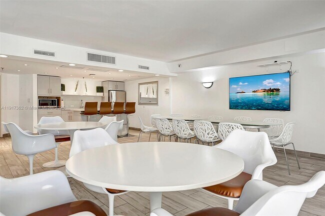 Building Photo - 170 Ocean Ln Dr