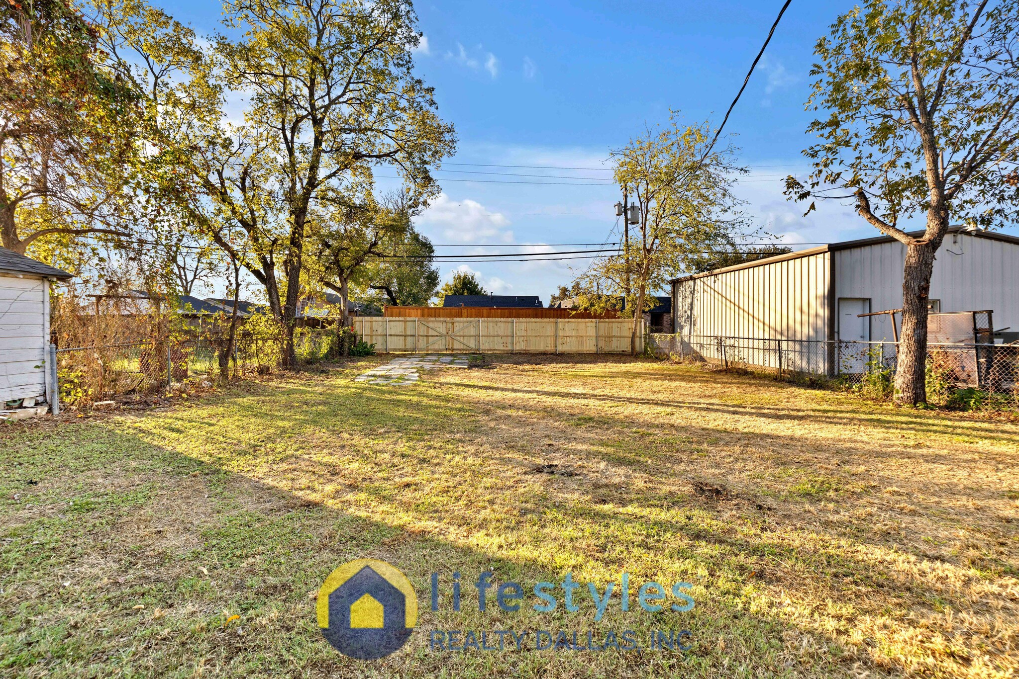 Building Photo - 717 Bonham St