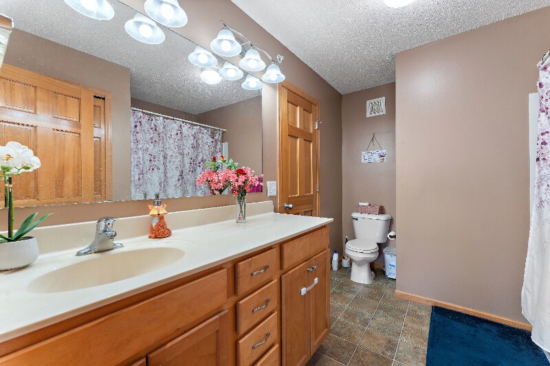 Building Photo - 11769 Emery Village Dr N