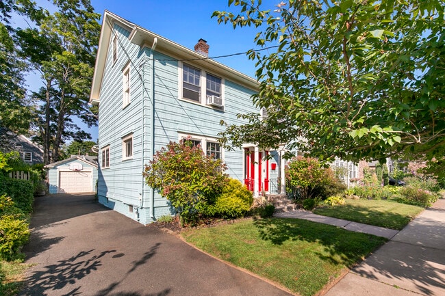 Building Photo - 37 Harmon St