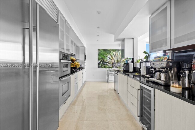 Building Photo - 1331 Brickell Bay Dr