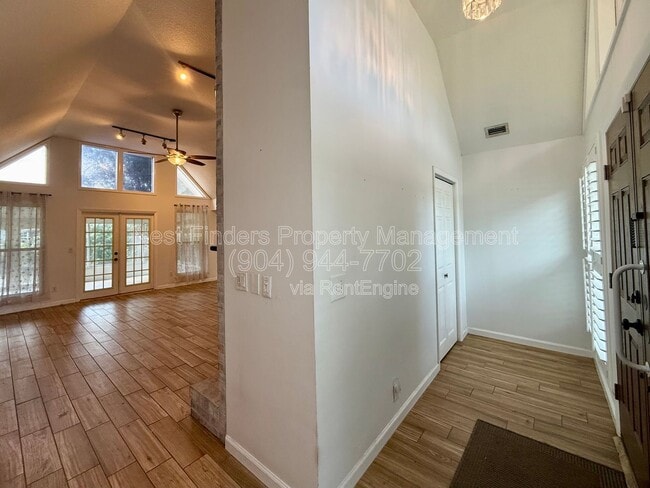 Building Photo - 7007 Holiday Hill Ct