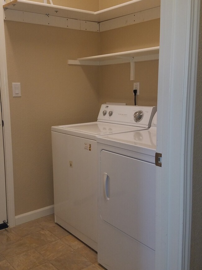 Building Photo - West Park -3 Bedroom, 2 Bath,  Single Stor...