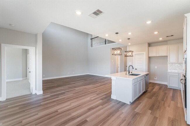 Building Photo - 2016 Woodland Park Ct