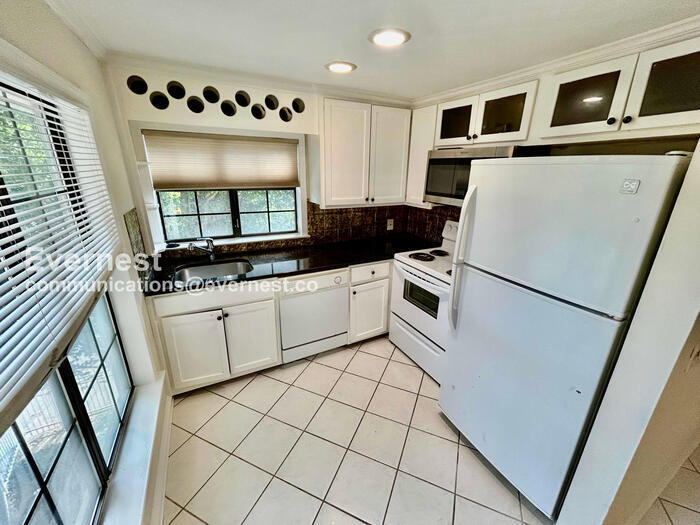 Building Photo - 1050 Piedmont Ave NE