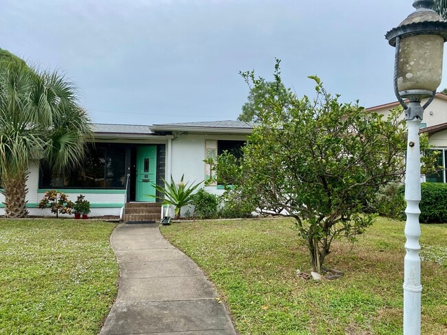 Building Photo - 251 Mateo Way NE