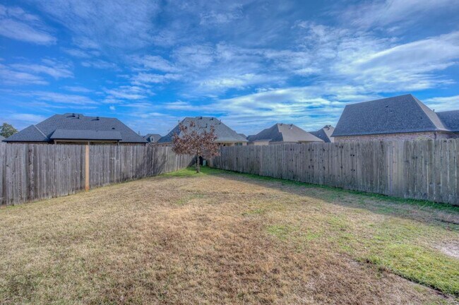 Building Photo - 520 Falling Water Cir