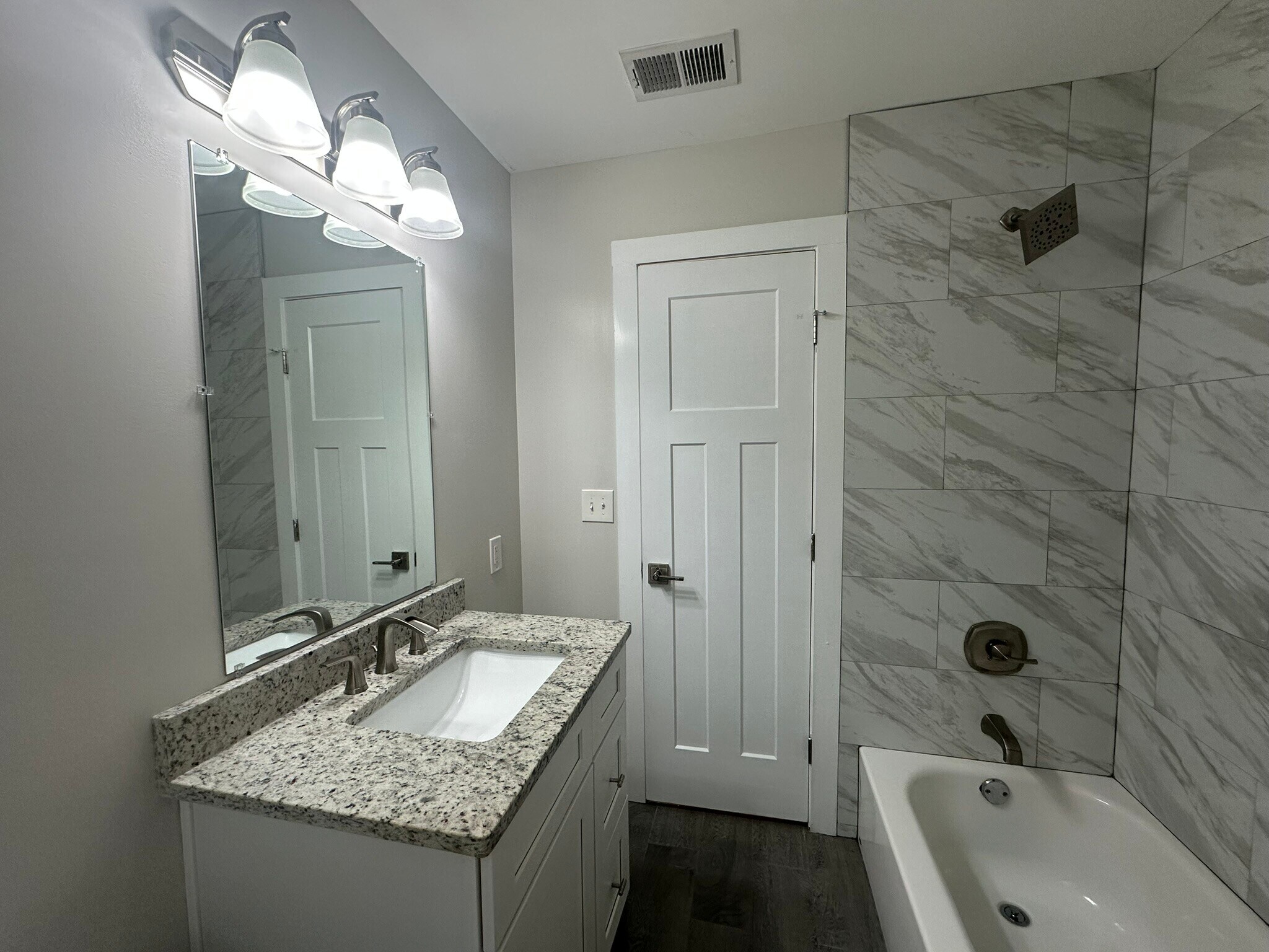 Building Photo - 569 Woods Dr NW