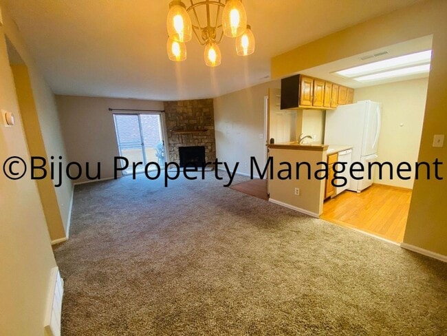Building Photo - Beautiful 2 Bed, 2 Bath