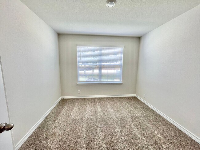 Building Photo - FOR RENT | 4 Bed • 2 Bath in Langdon