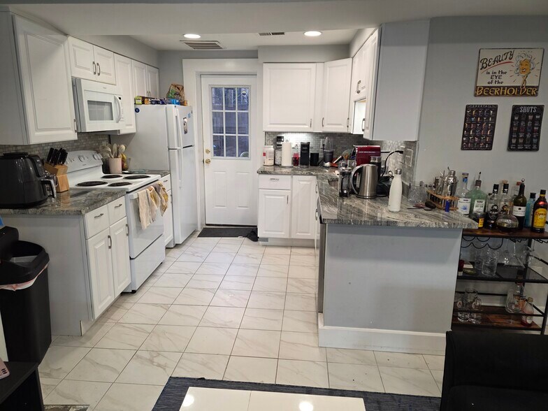 Building Photo - 2207 K St NW