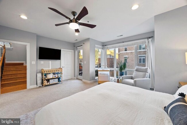 Building Photo - 900 Valencia Ct