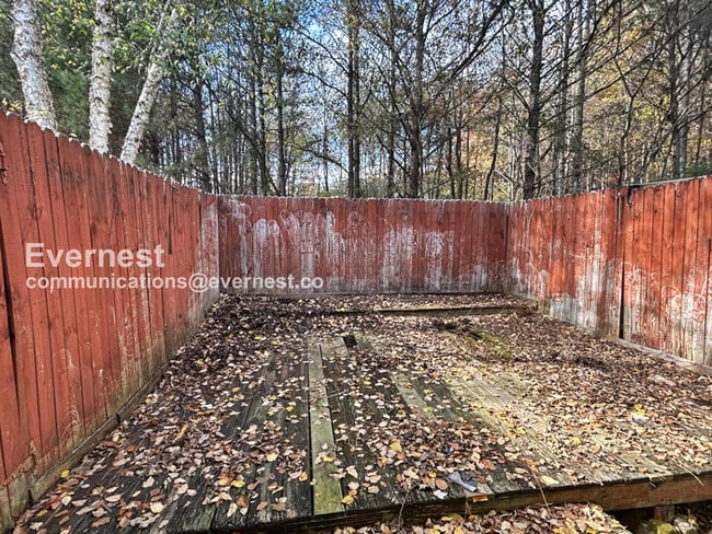 Building Photo - 3 Bed, 1.5 Bath Townhome with Fenced Yard / Pet-Friendly / Coming Soon!