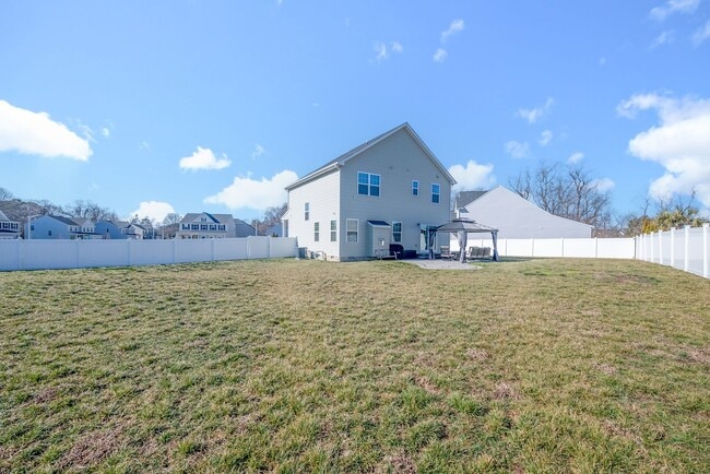 Building Photo - Charming two-story, 4-bedroom, 3-bathroom home.