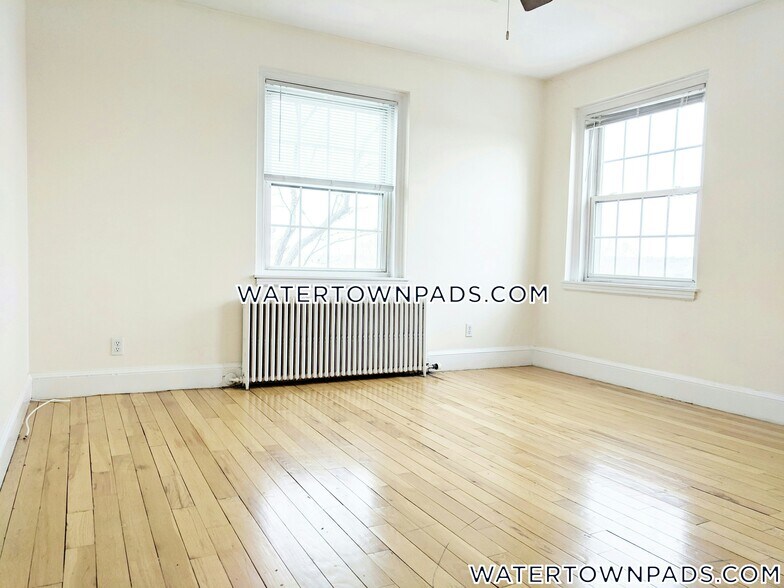 Building Photo - 550 Belmont St