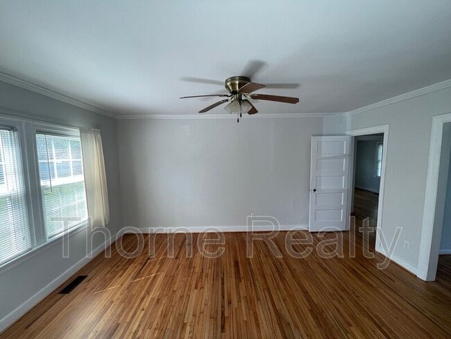 Building Photo - 2233 Oak Dr