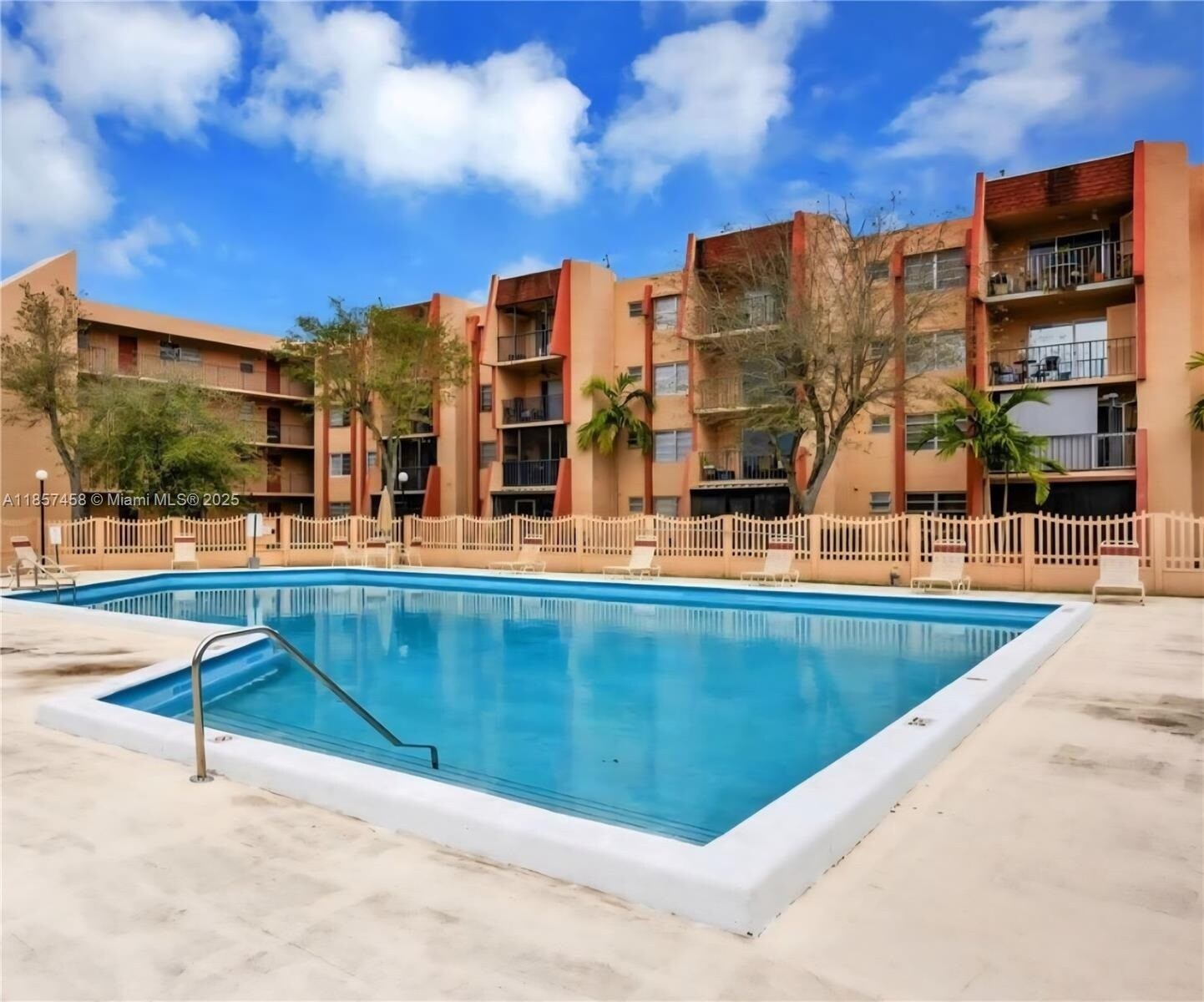 Building Photo - 13715 Kendale Lakes Cir