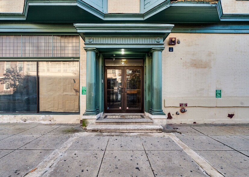 Building Photo - 500 Walnut St