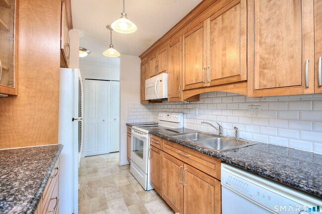 Building Photo - 109 Southport Woods Drive
