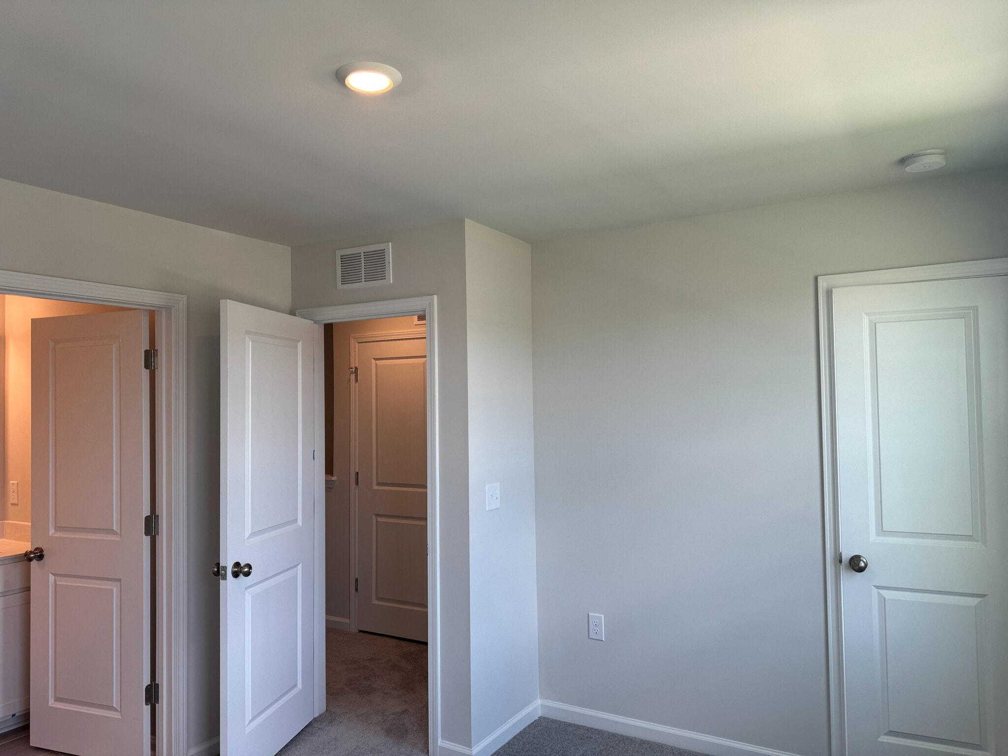 Building Photo - Room in Townhome on Kasota Ln