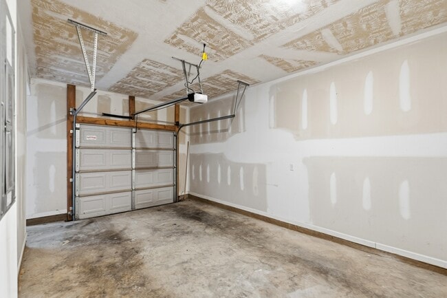 Building Photo - 145 Mandy Ln