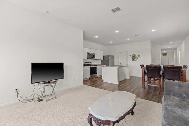 Building Photo - 1003 Sika Cv