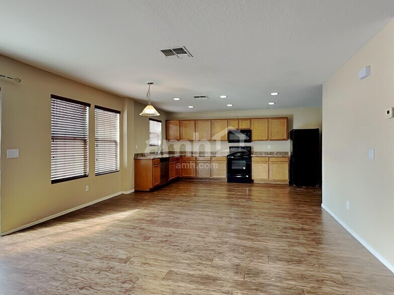 Building Photo - 3219 W Saint Anne Ave