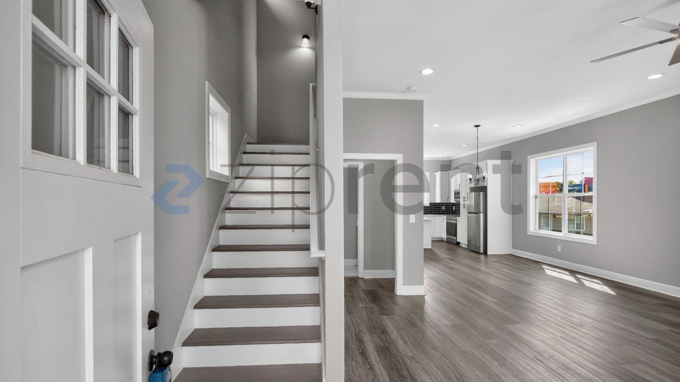 Building Photo - Unit B