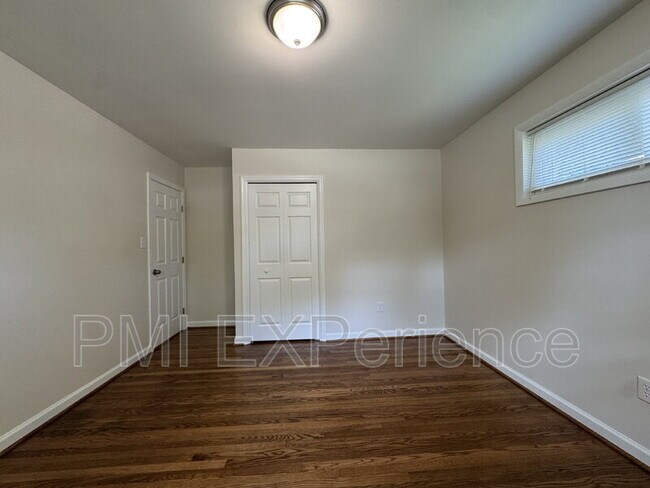 Building Photo - 6405 Roberts Dr