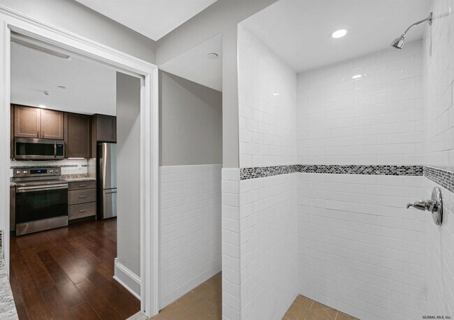 Building Photo - 25 Lawrence St