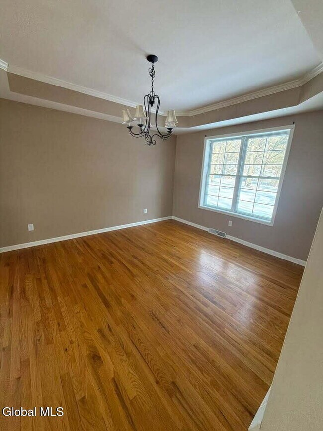 Building Photo - 7 Clearwater Ct