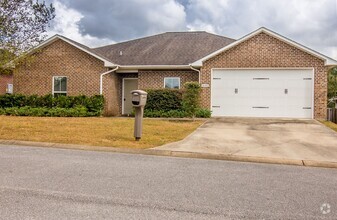 Building Photo - 4 bedroom / 3 bath in Crestview. SOUTH of ...