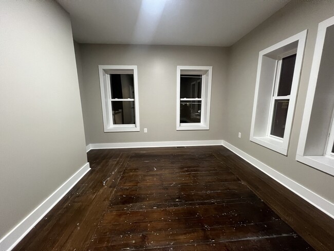 Building Photo - 589 Haverhill St