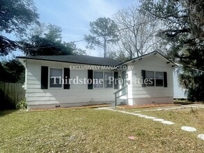 Building Photo - 2138 Louise St