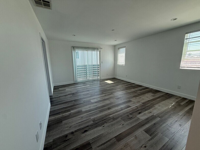 Building Photo - 2104 Hauser Blvd