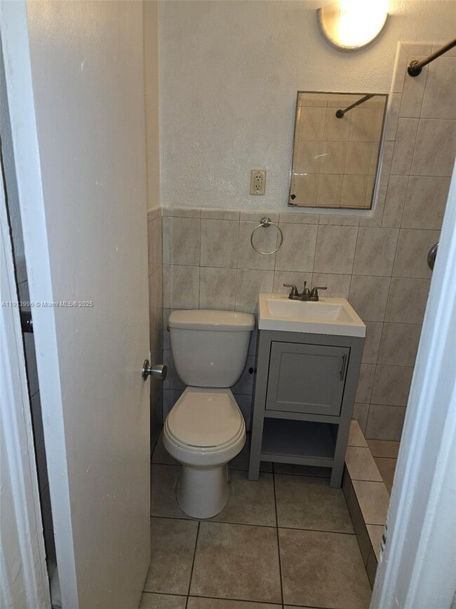 Building Photo - 215 30th St