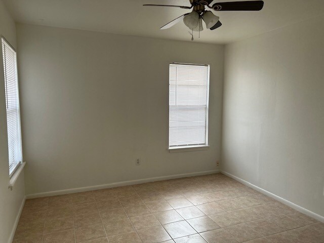 Building Photo - 709 S 11th St