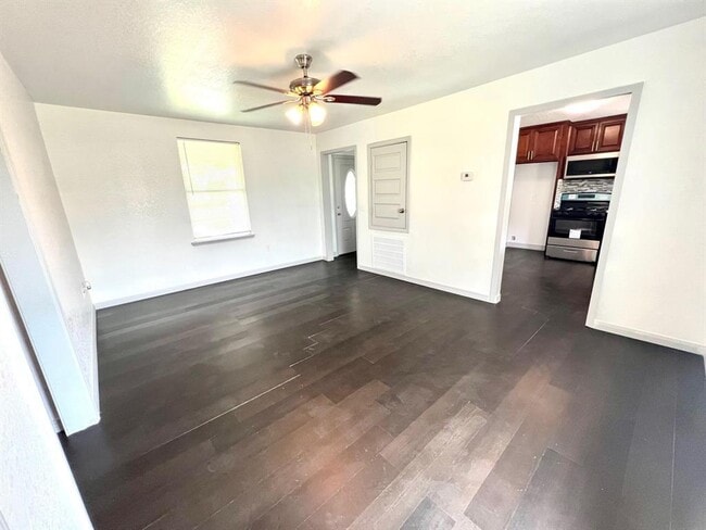 Building Photo - 1242 Chevy Chase Dr