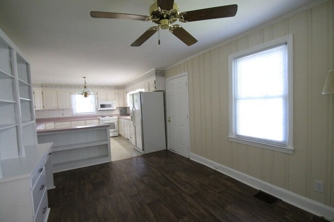Building Photo - Exclusively Offered By Muse Realty Rentals, LLC