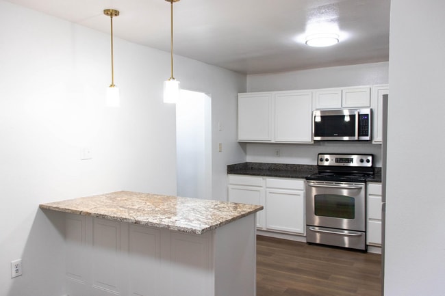 Building Photo - Town House in Stafford