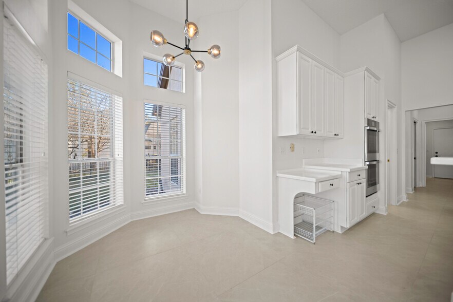 Building Photo - 10061 Vineyard Lake Rd E