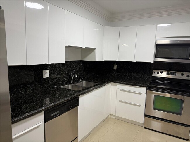 Building Photo - 5100 N Ocean Blvd