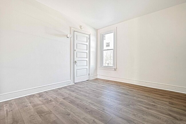 Building Photo - Available Now - Spacious 4 Bedroom, 1.5 Ba...