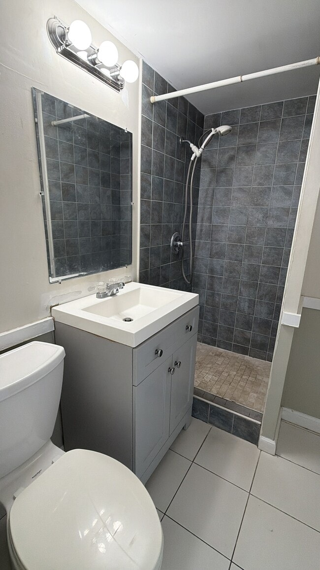 Building Photo - 2421 Ala Wai Blvd