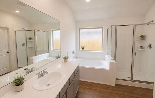Building Photo - 7907 Elk Grv Ln