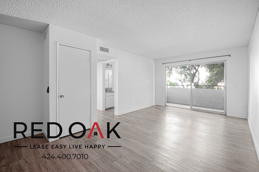 Primary Photo - 11817 Victory Blvd