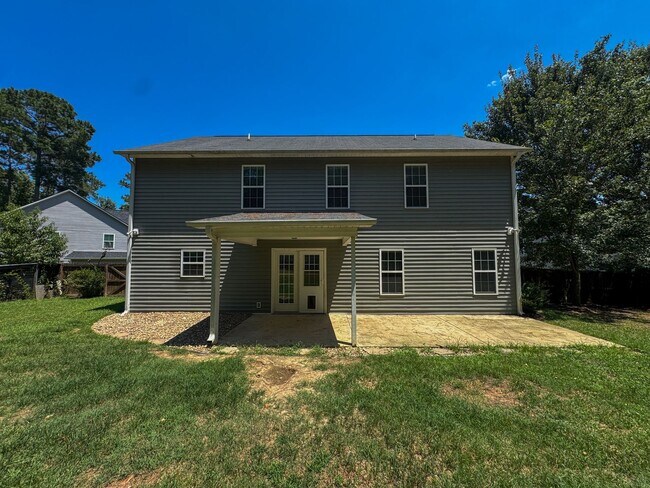 Building Photo - Beautiful 4 Bed 2.5 Bath Home in Raeford